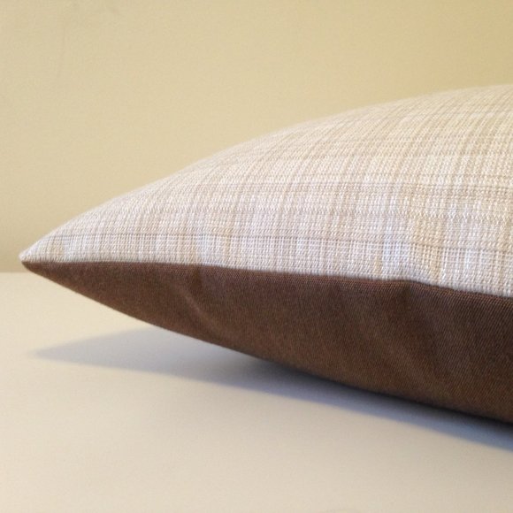 Cuadrado, Brown & Off-White Indoor/Outdoor Decorative Pillow Cover, 14"x18" - Picture 3 of 3